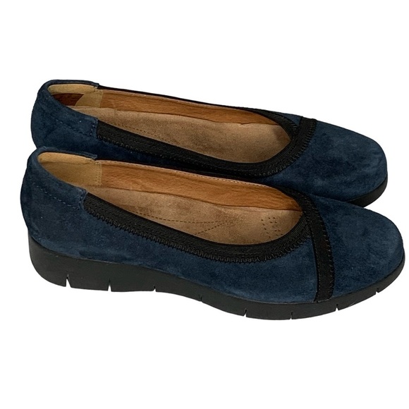 Clarks Artisan blue‎ suede flat with 1 1/4” wedge sole. Size 8.5 runs long. - Picture 6 of 10